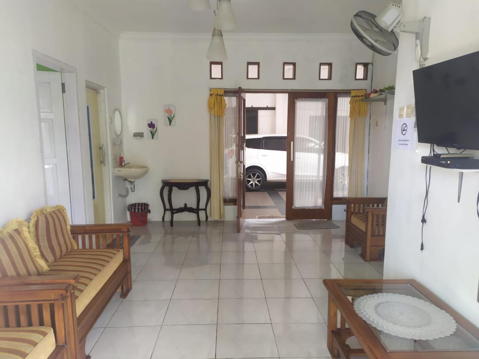Endah Homestay Syariah Purwokerto Luaran gambar