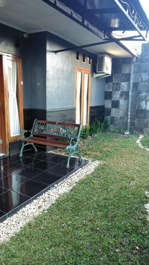Endah Homestay Syariah Purwokerto Luaran gambar